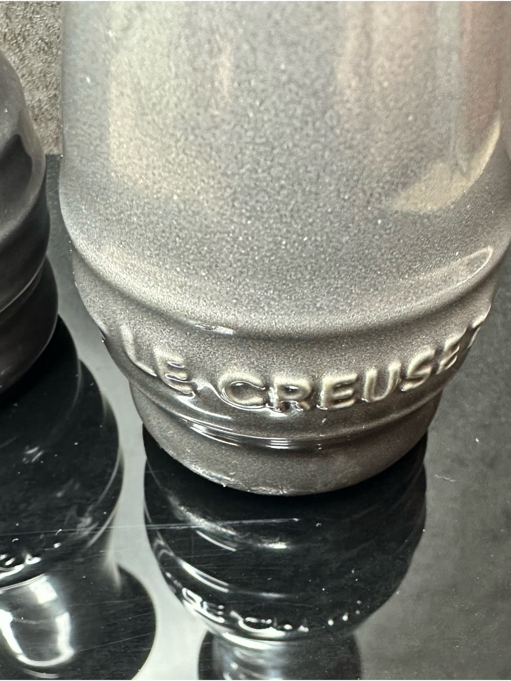 Le Creuset Stoneware Salt & Pepper Shaker Set Oyster Gray - Picture 3 of 4